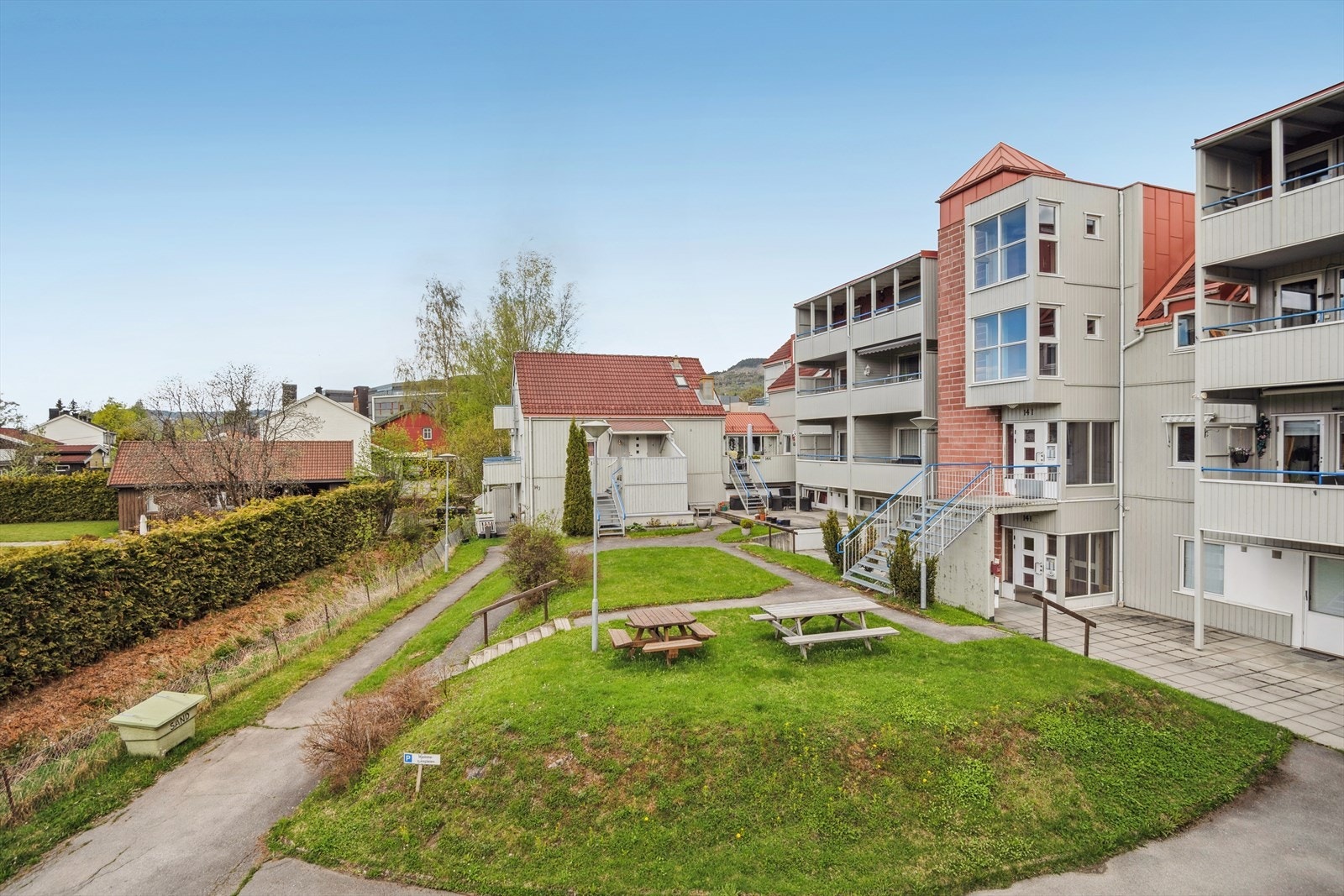 Felles grøntareal som innbyr til sosiale sammenkomster for beboerne. Galleribilde