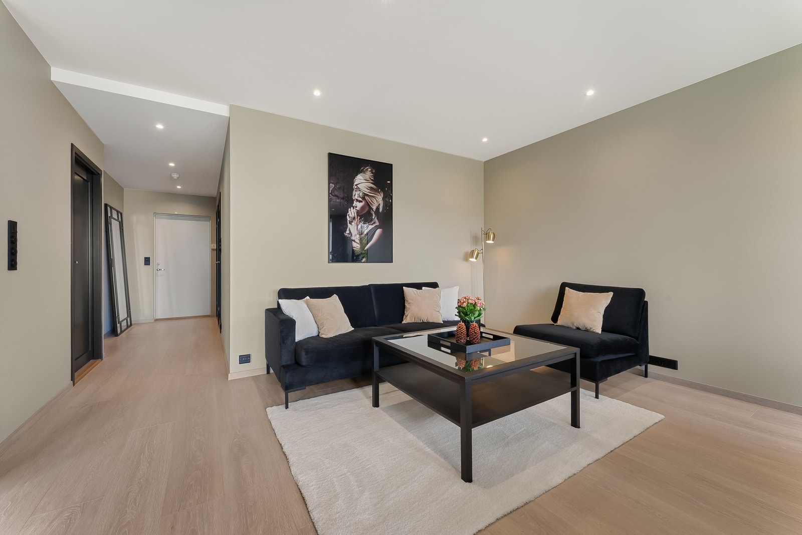 Leiligheten er malt i lyse og tidsriktige farger. Galleribilde