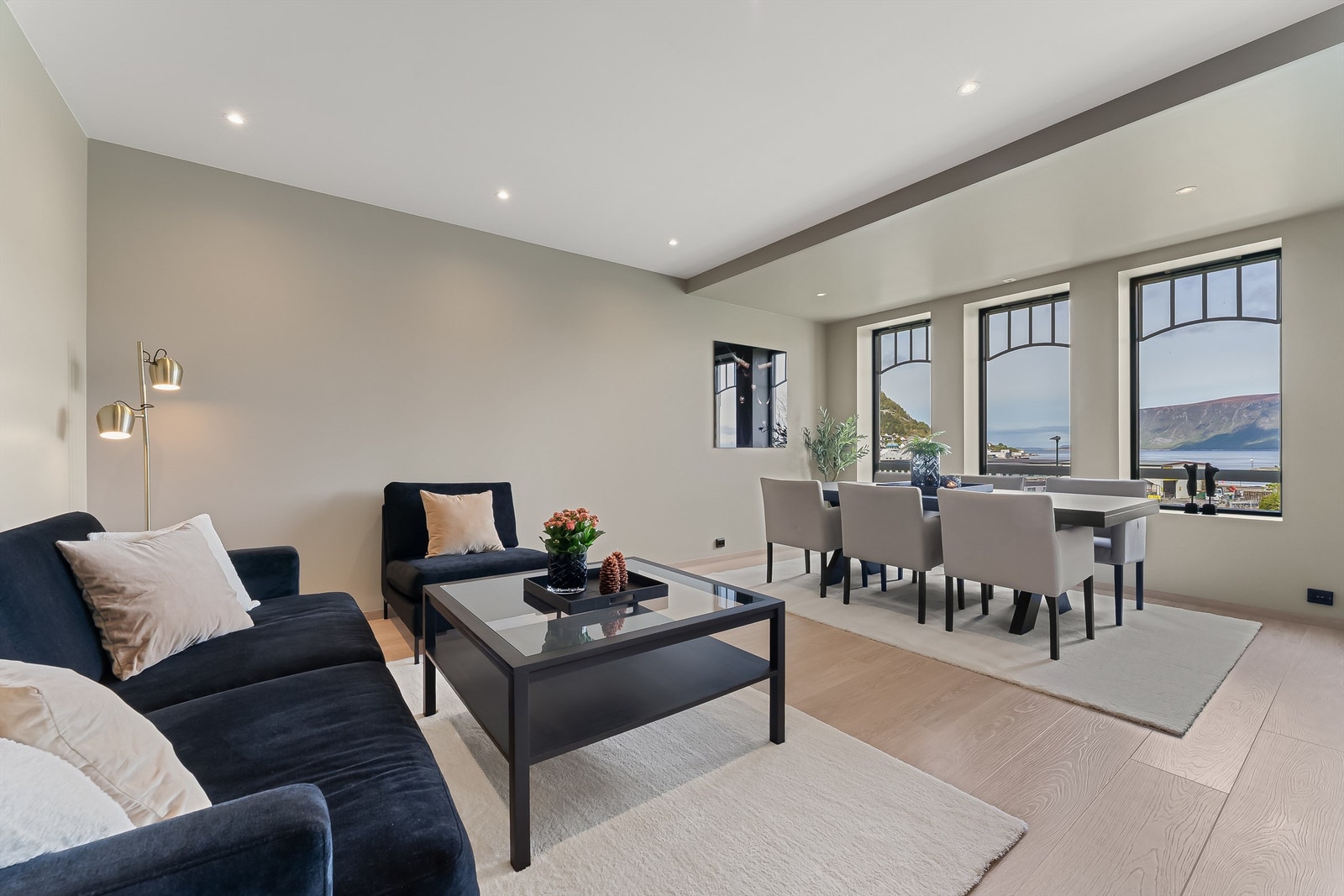 Møremegling ved Brynjar S. Bergesen presenterer Kyrkjegata 21. Galleribilde