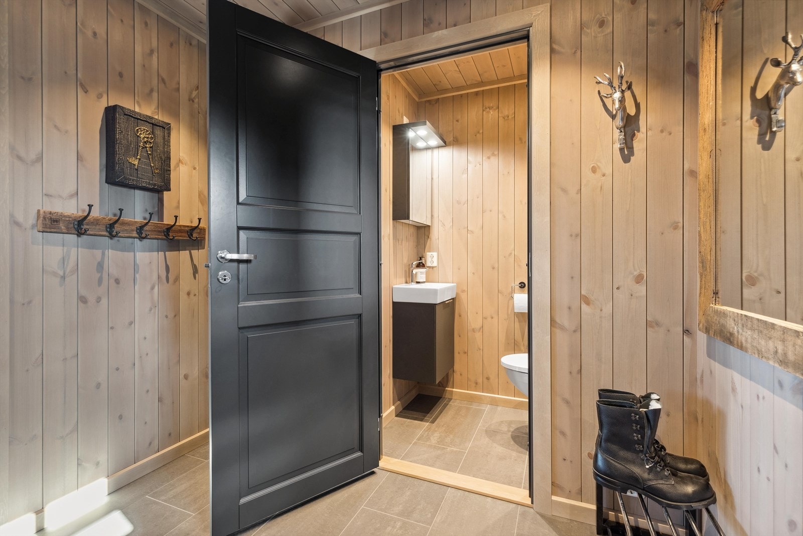 Toalettrom. Galleribilde