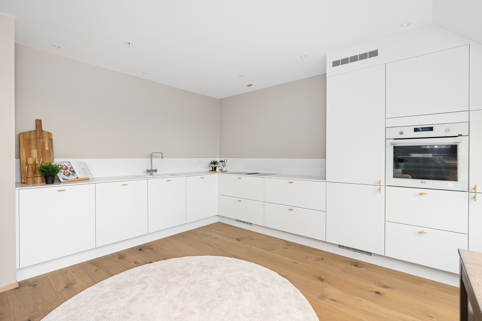 Alle hvitevarene på kjøkkenet medfølger handelen Galleribilde