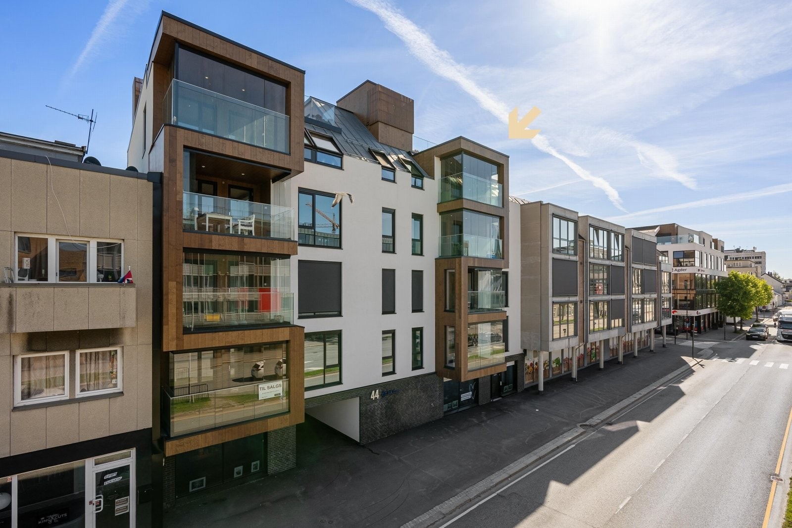 Leiligheten ligger i byggets øverste etasje Galleribilde