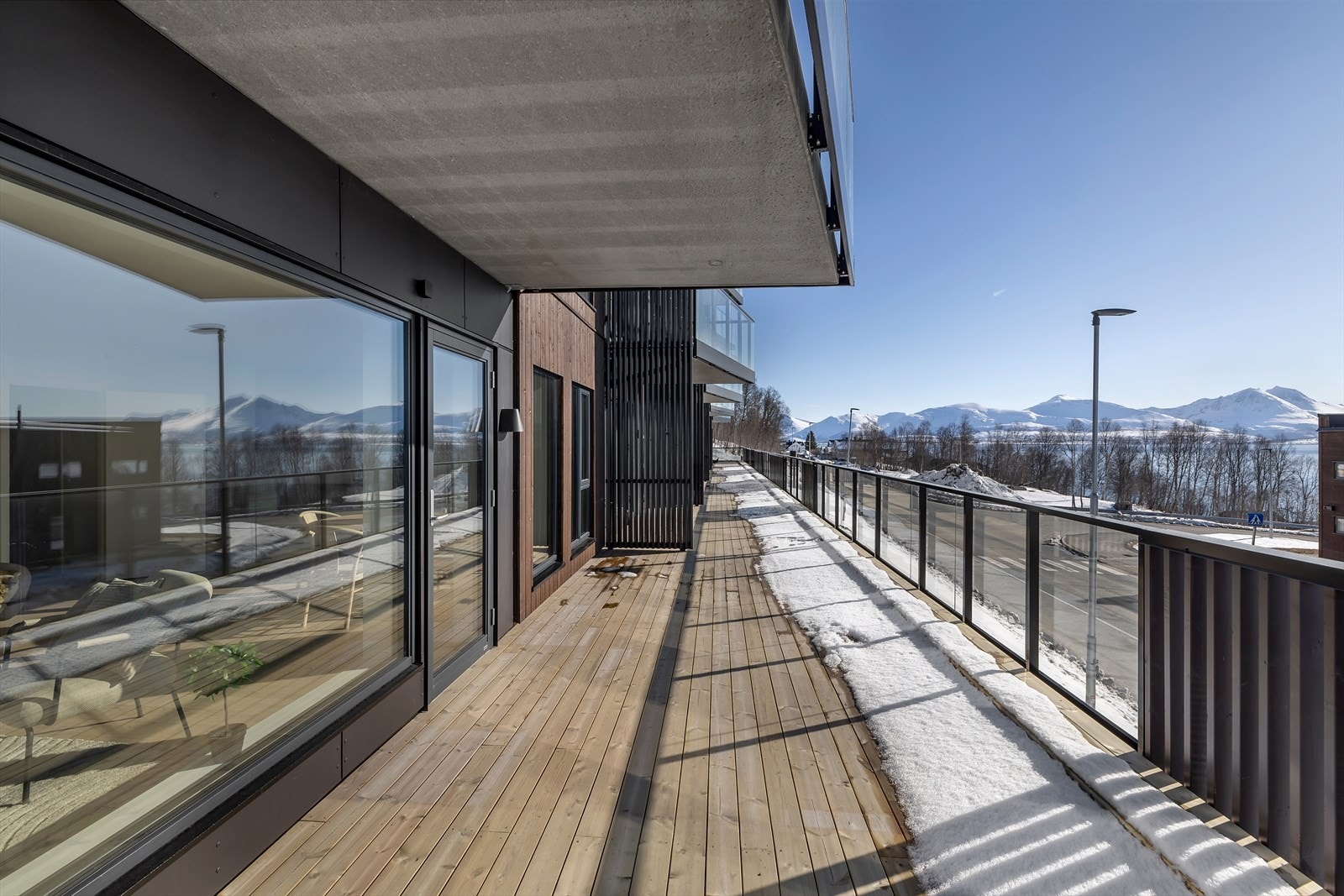 Utsikt fra veranda mot sør. Galleribilde