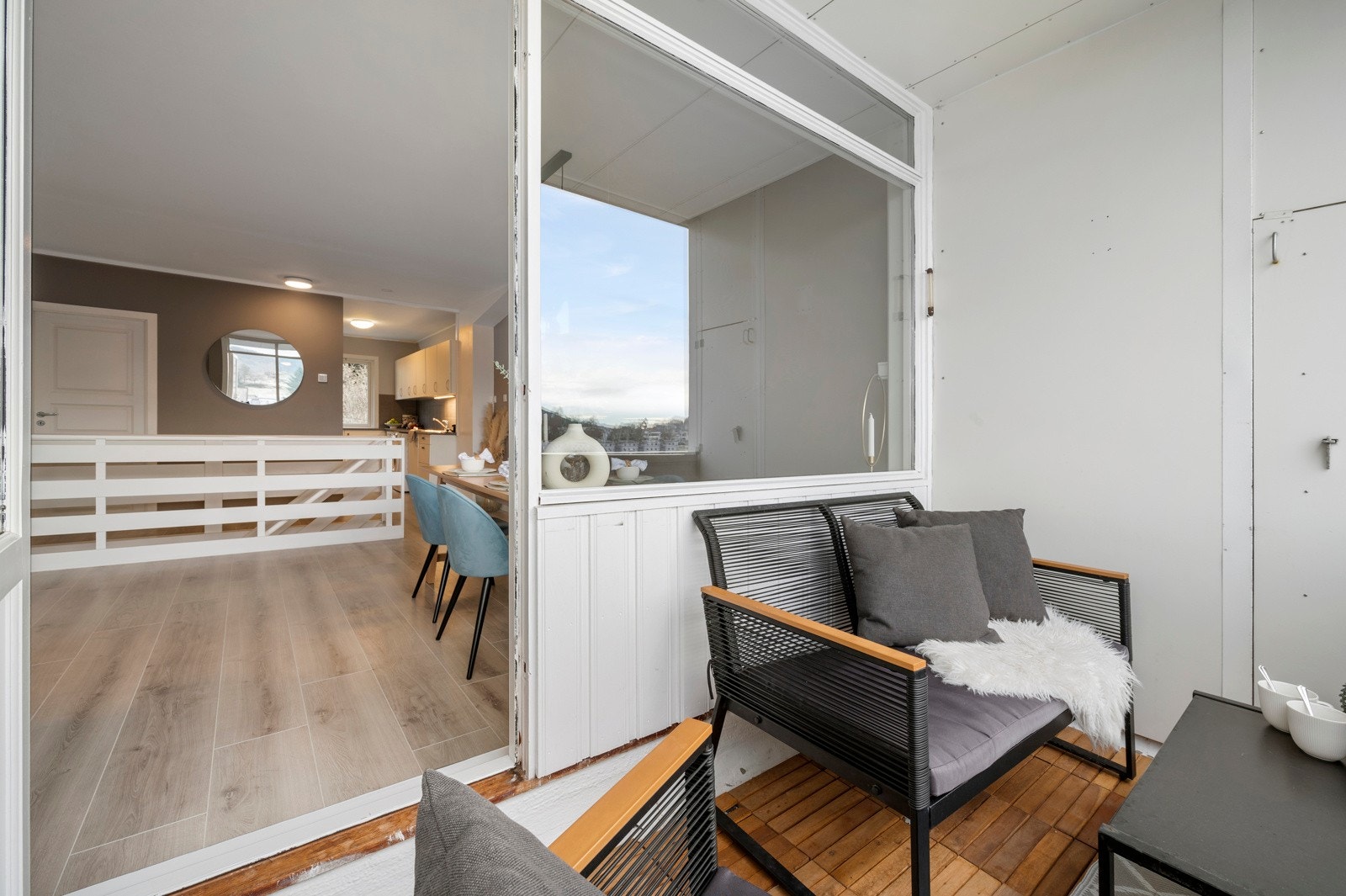 Fra stuen er det utgang til vestvendt balkong Galleribilde