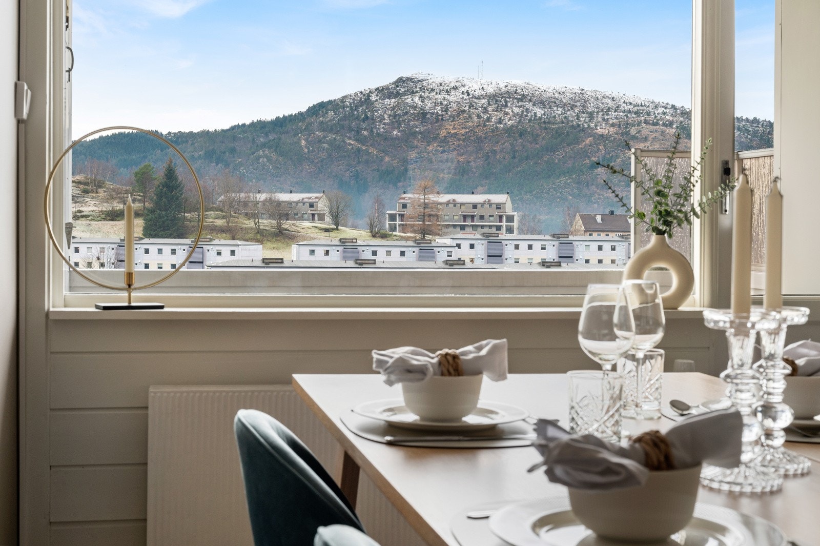 Nydelig utsikt fra stuevinduene Galleribilde