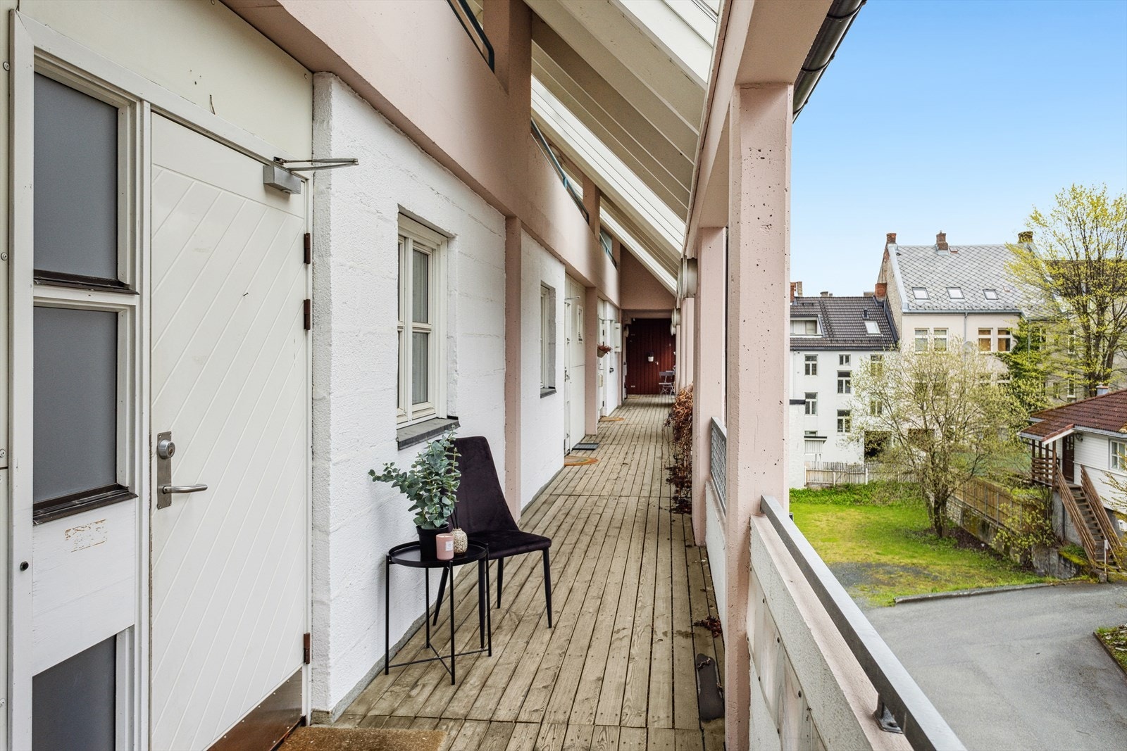 Ved leilighetens inngang får du morgensolen. Galleribilde