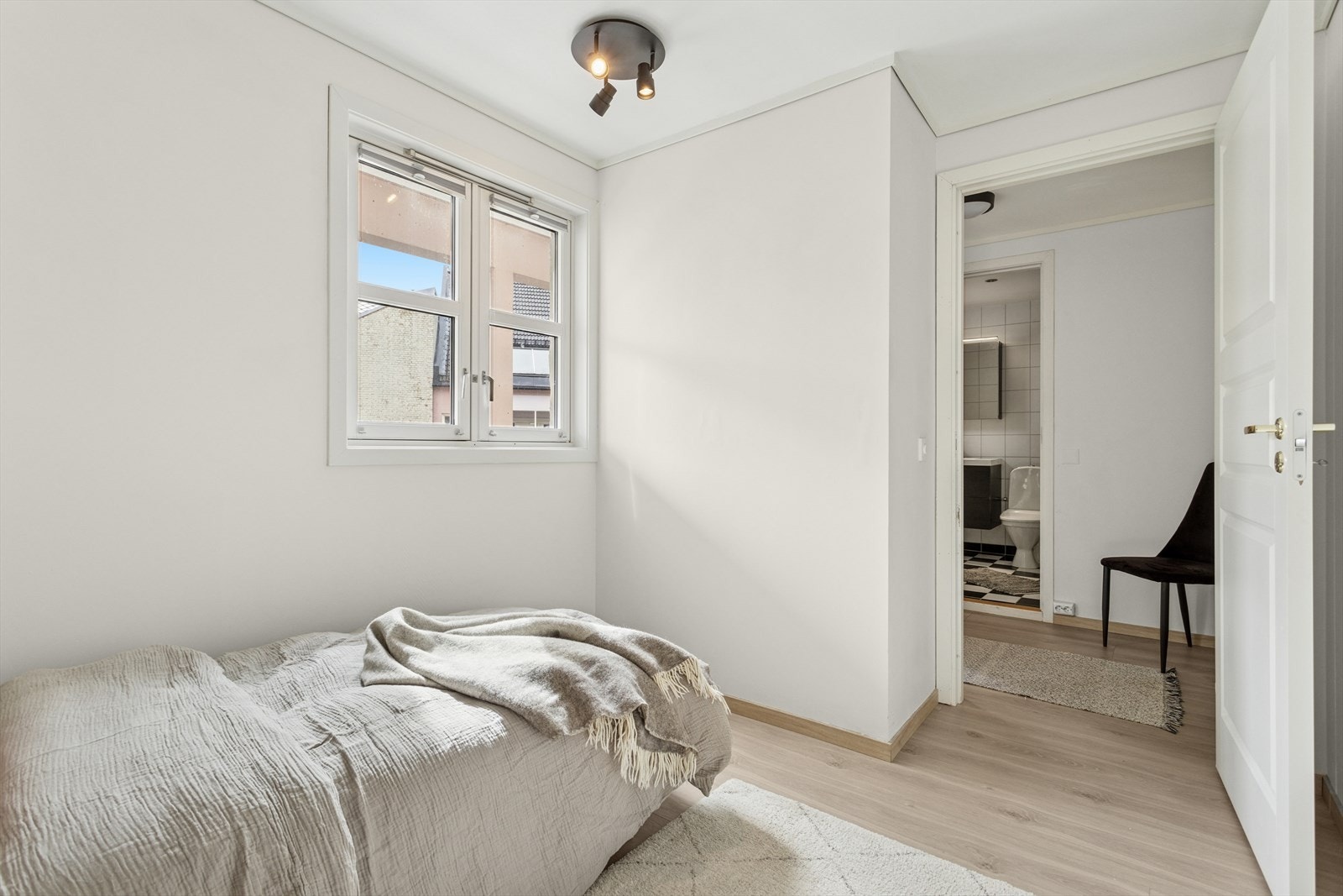 Soverom 1 er på ca. 7.1kvm. Galleribilde