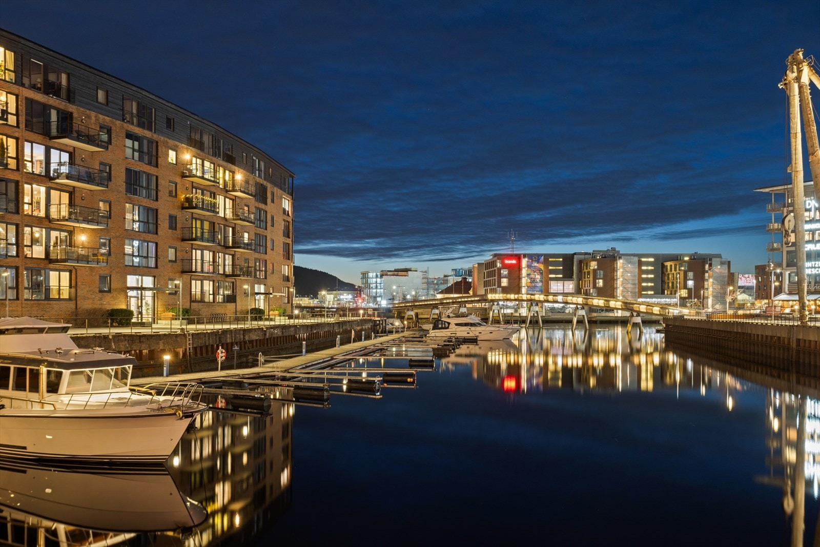 Solsiden med alle sine muligheter ligger i gangavstand fra leiligheten. Galleribilde