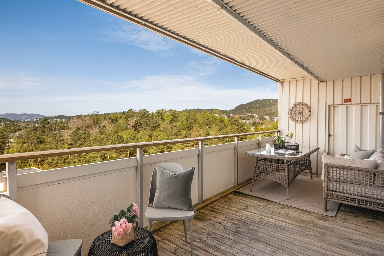 Nydelig 3-roms i 10. etg med fantastiske sol og utsiktsforhold. Galleribilde