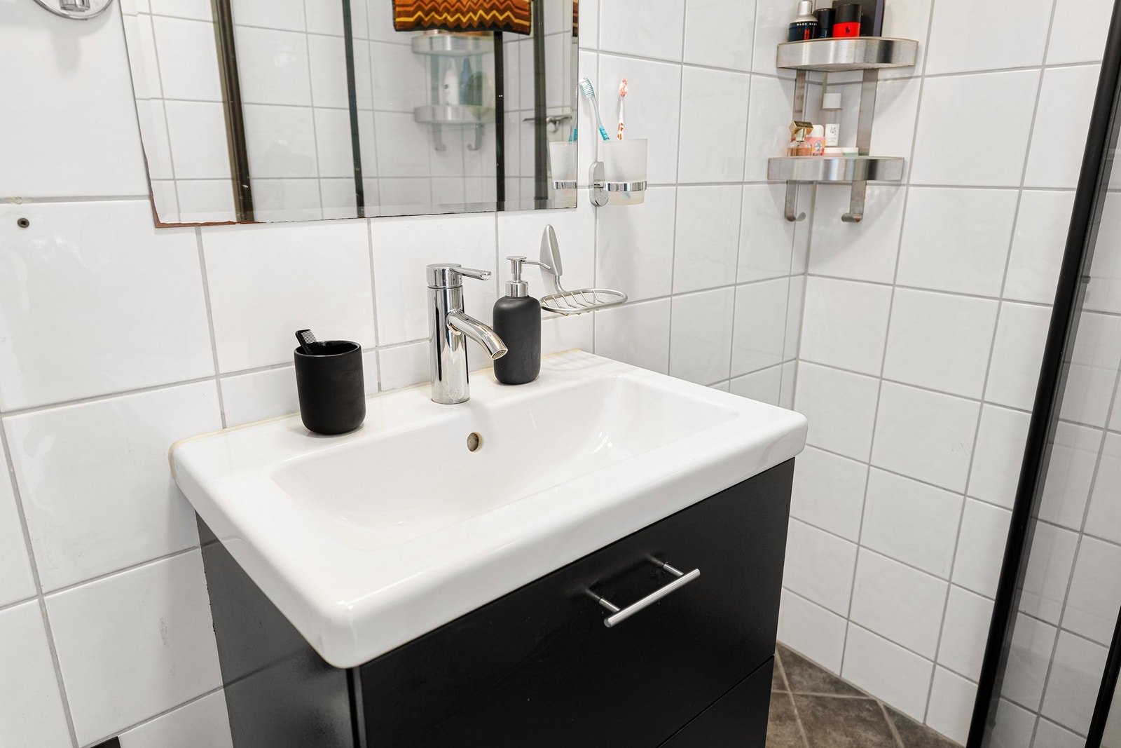 Det er opplegg for vaskemaskin på badet. Galleribilde