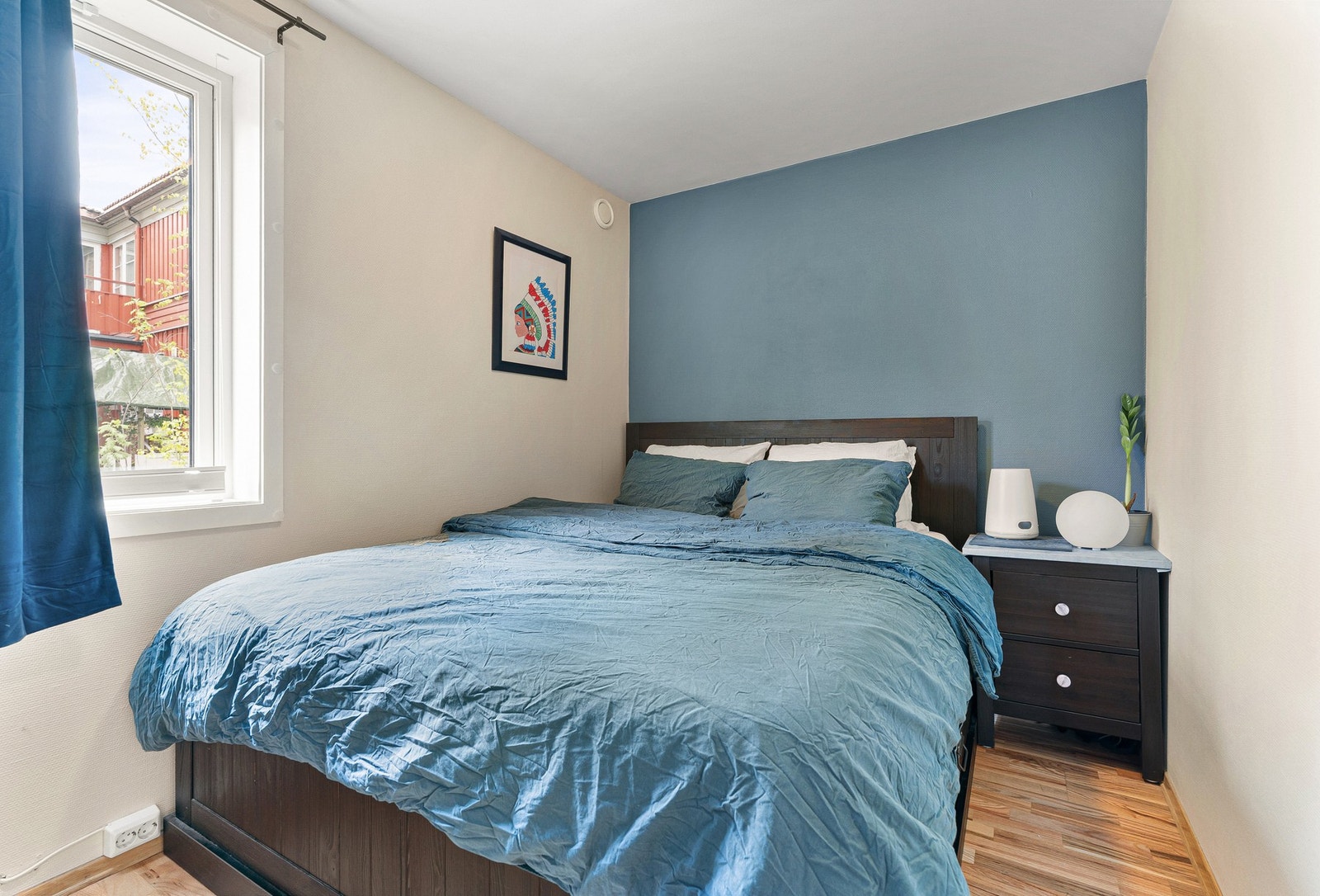 God plass til ønsket seng og møblement. Galleribilde