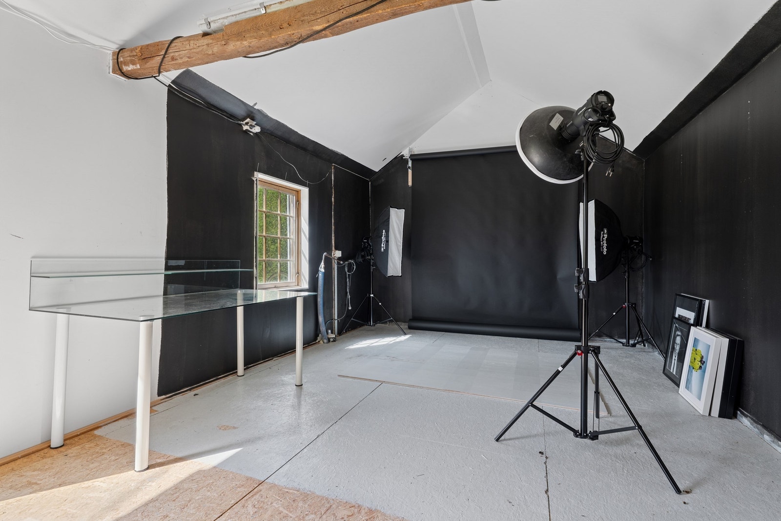 Det ene bygget på eiendommen er gjort om til et fotograferingsstudio. Galleribilde