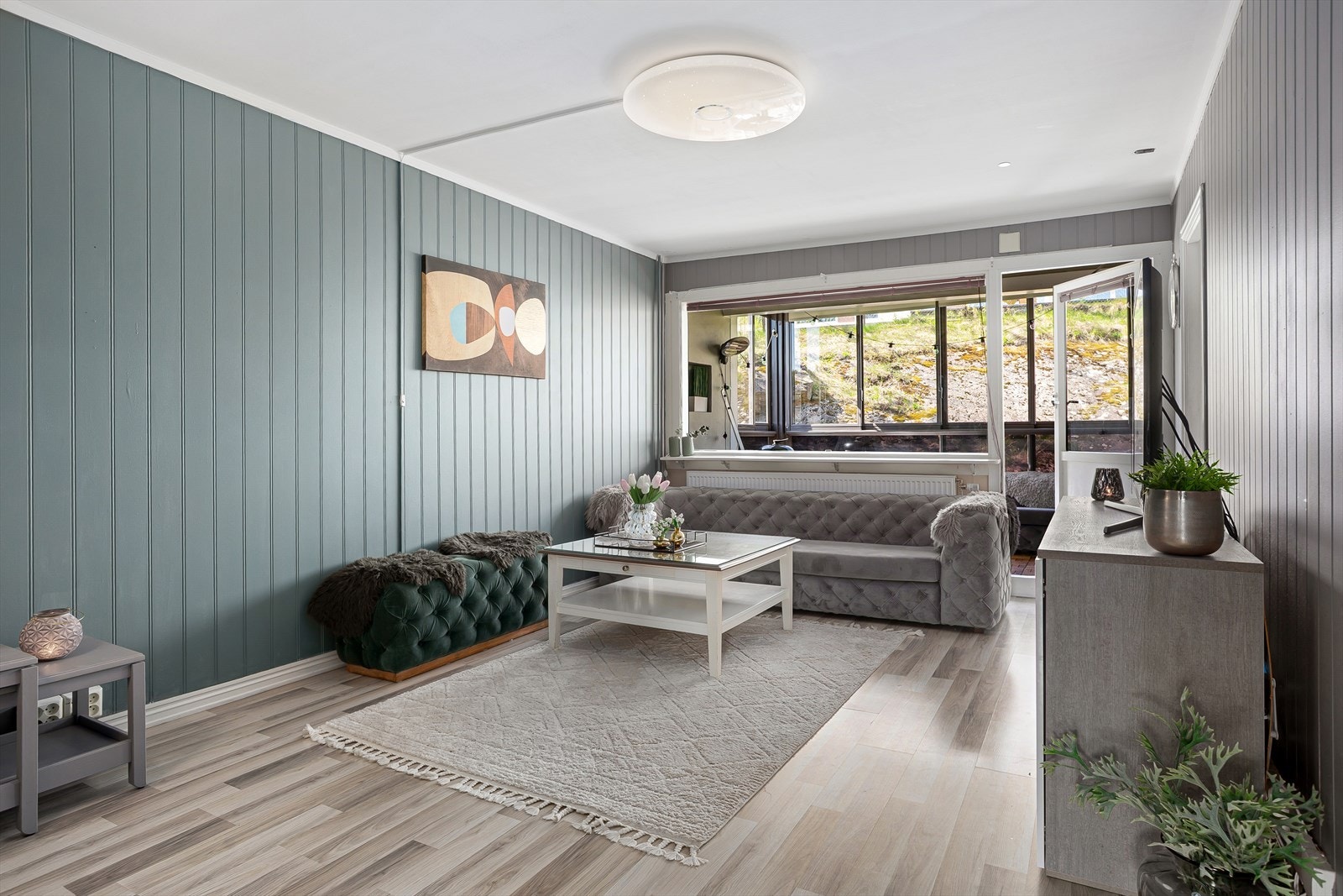 Dette er en pen leilighet i 1. etasje med innglasset balkong og en god planløsning Galleribilde