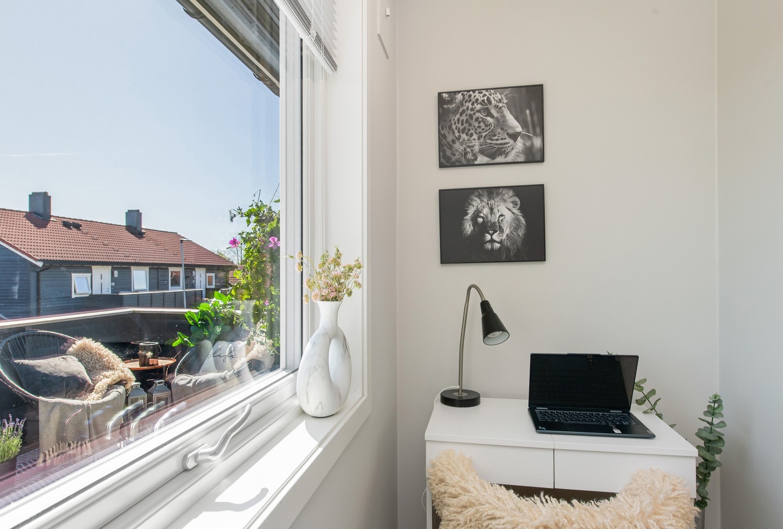 Rommets størrelse/utforming er vurdert til å begrense tiltenkt funksjon. Rommet tilfredsstiller ikke forskriftskrav til soverom grunnet størrelse. Rommet er målt til ca. 6,5m²/15,5m³. Galleribilde