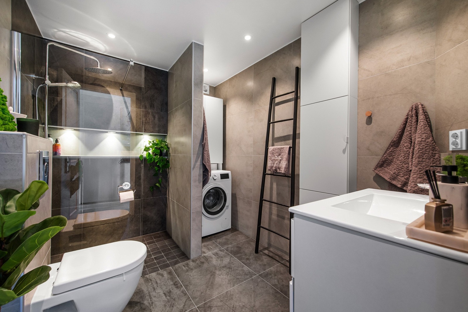 Badet ble pusset opp i 2020 og fremstår som moderne og funksjonelt. Galleribilde
