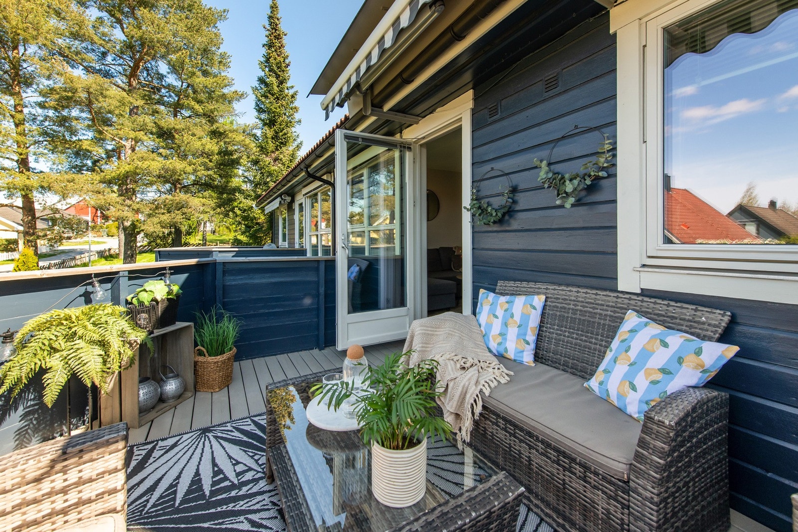 Fra stuen har du utgang til en vestvendt balkong på ca. 9 m² Galleribilde