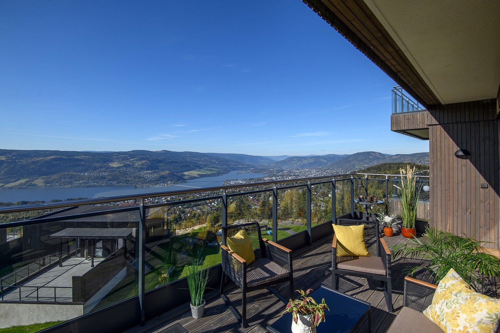 DNB Eiendom v/ Merete Fjeldavlie har gleden av å presentere Solhøgdavegen 49! Galleribilde