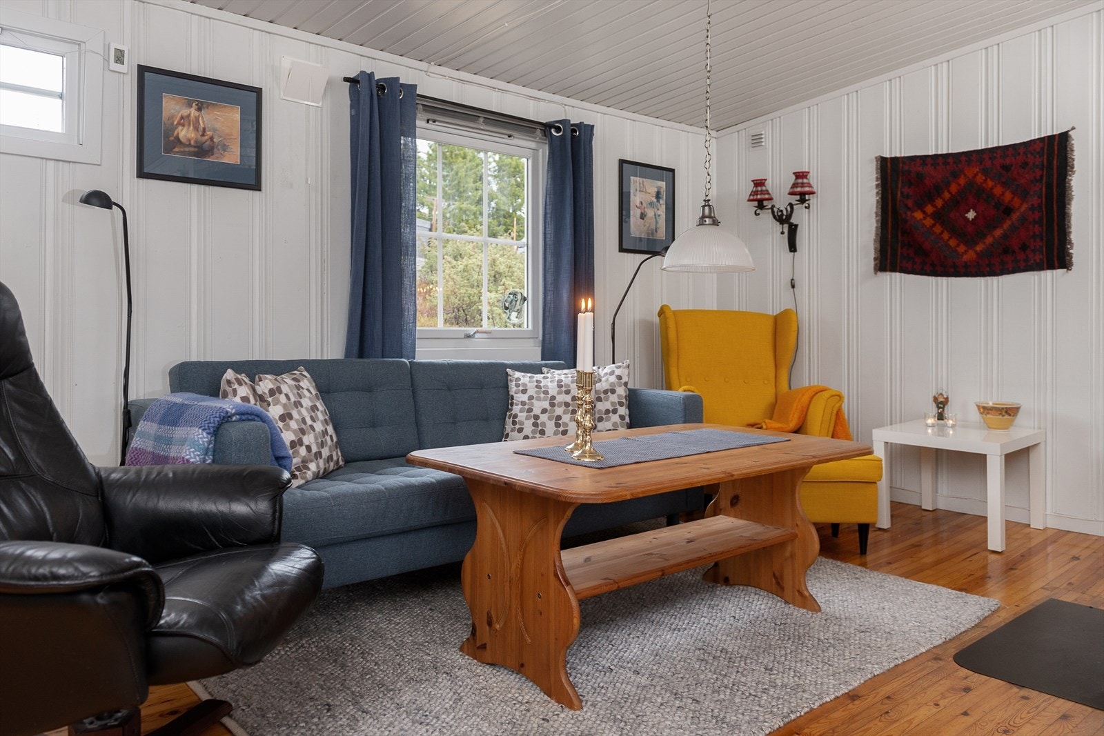 Hyggelig å lande i sofaen, foran ovnen, etter en dag ute på tur. Galleribilde