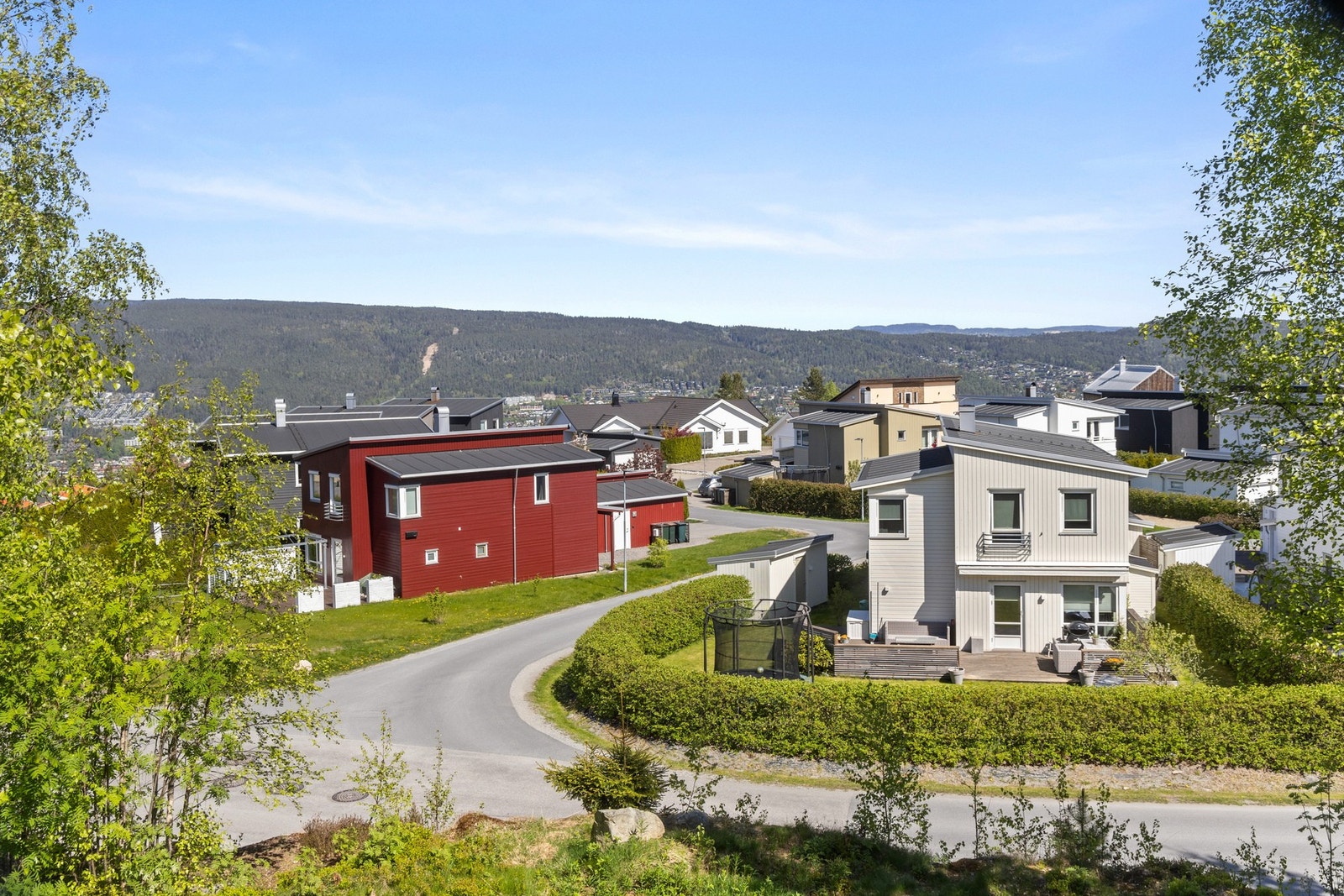 Barnevennlig og attraktivt boligområde på Konnerud med gangavstand til skoler, barnehage og buss. Galleribilde