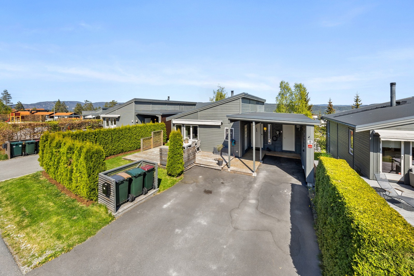 Gode parkeringsmuligheter. El.bil-lader er etablert. Galleribilde