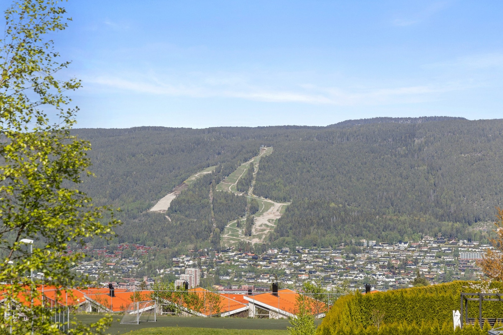 Flott utsikt mot Åssiden. Galleribilde