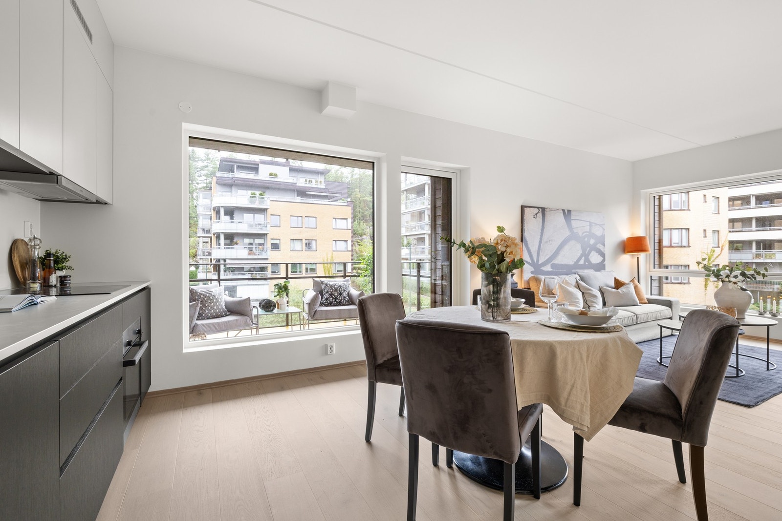 Spiseplass ved kjøkkenet Galleribilde