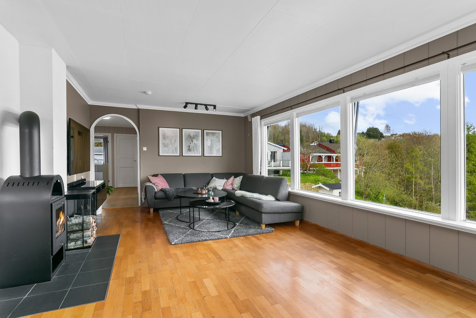 Stuen er på 34,5m² og er åpen for mange forskjellige møbleringsmuligheter. Galleribilde