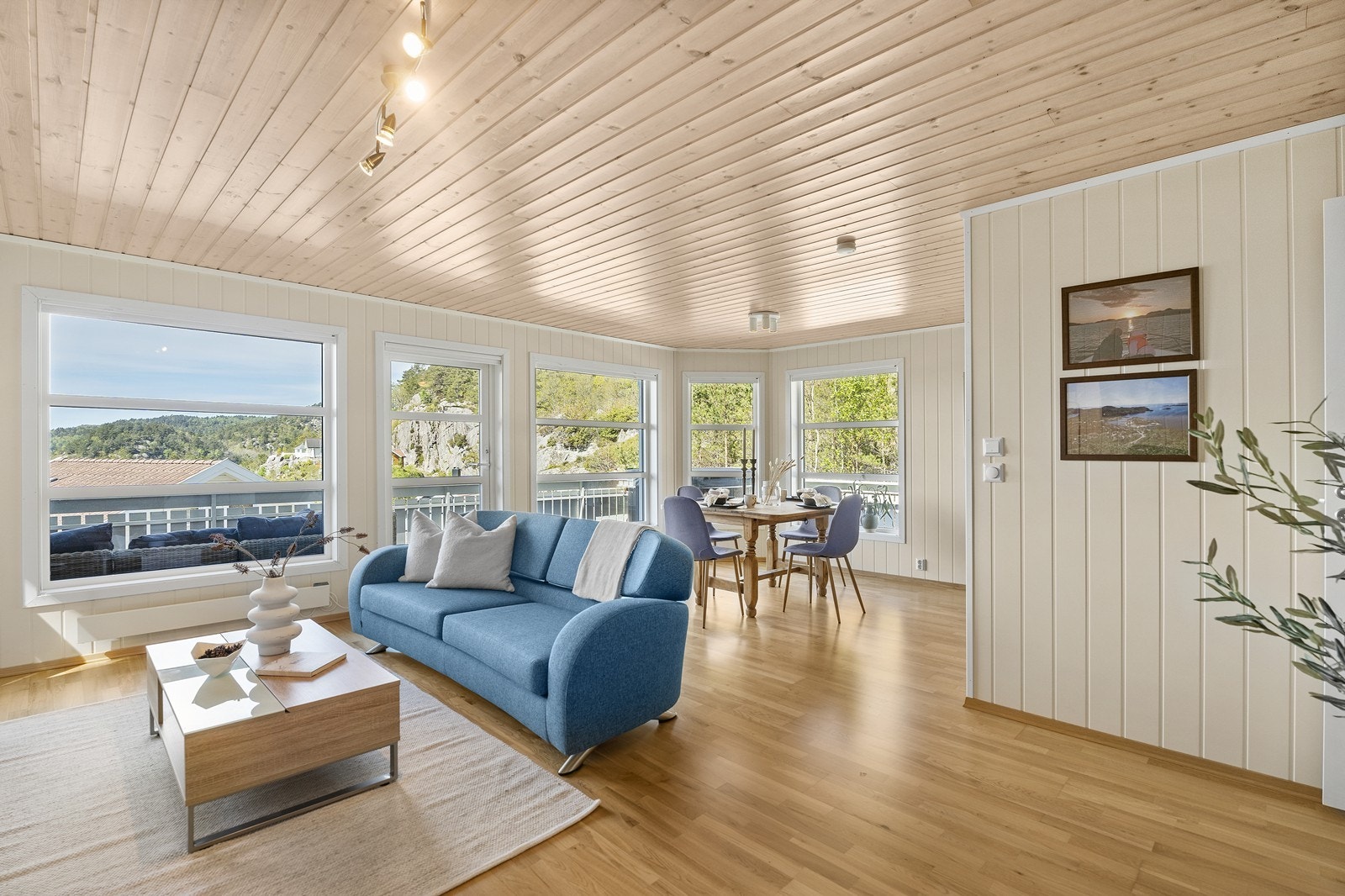 Fra stuen er det direkte utgang til terrasse. Galleribilde