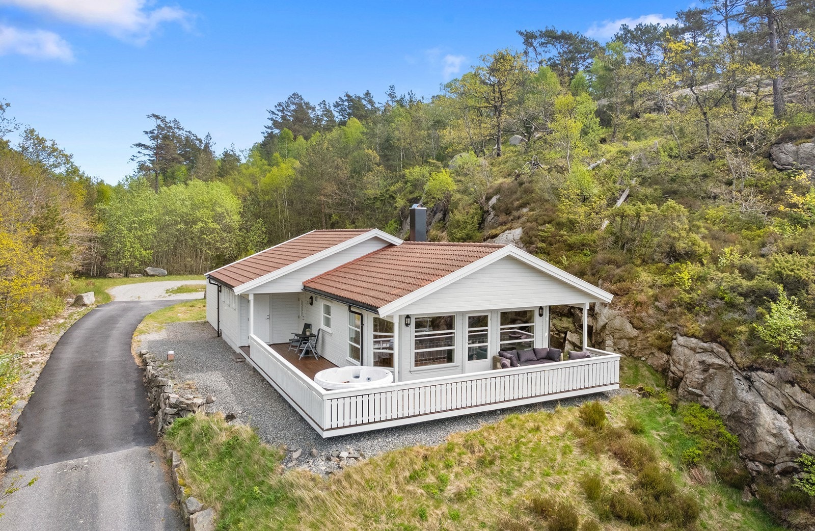 Parkering på egen tomt. Galleribilde