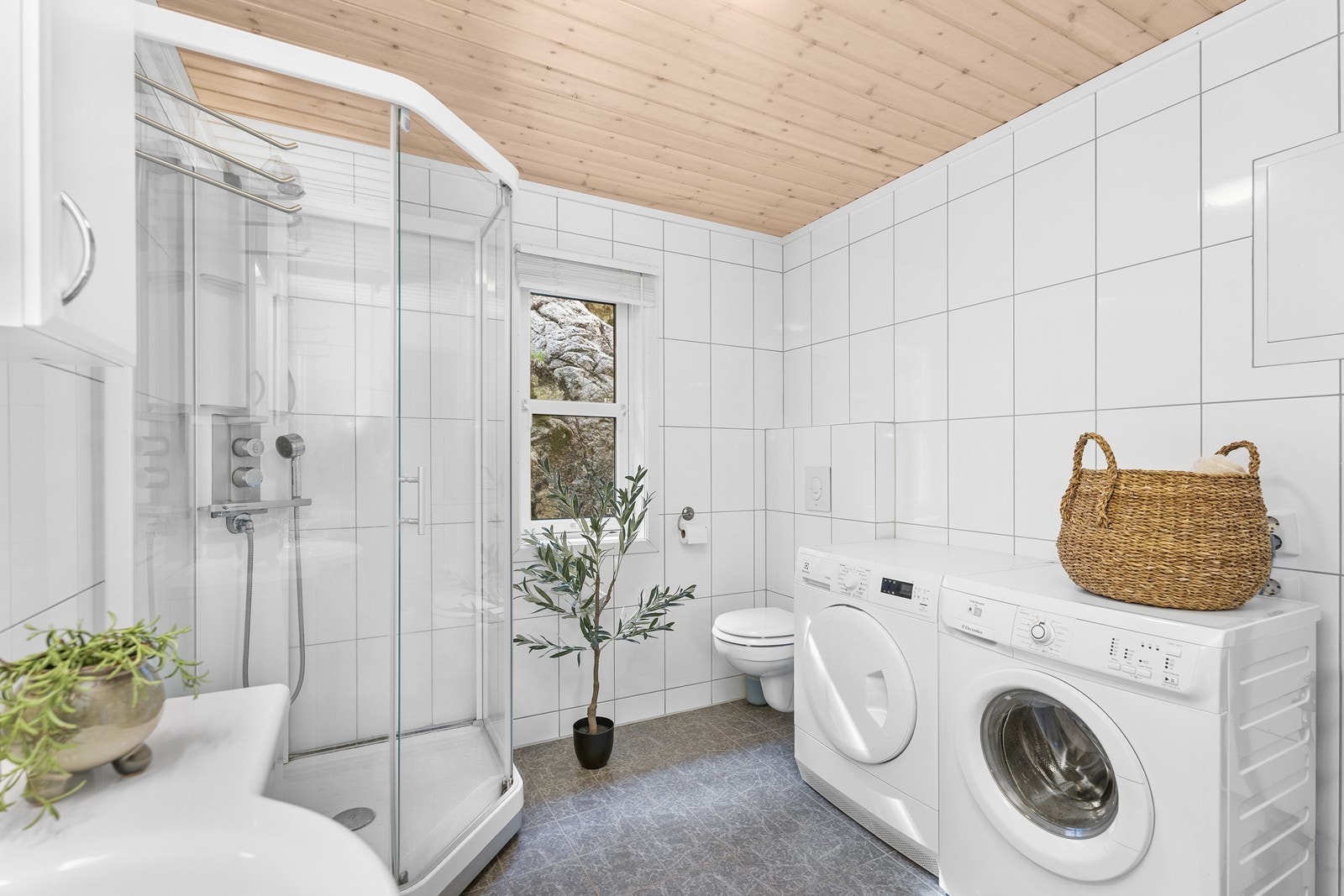 Det er opplegg til vaskemaskin og tørketrommel. Galleribilde