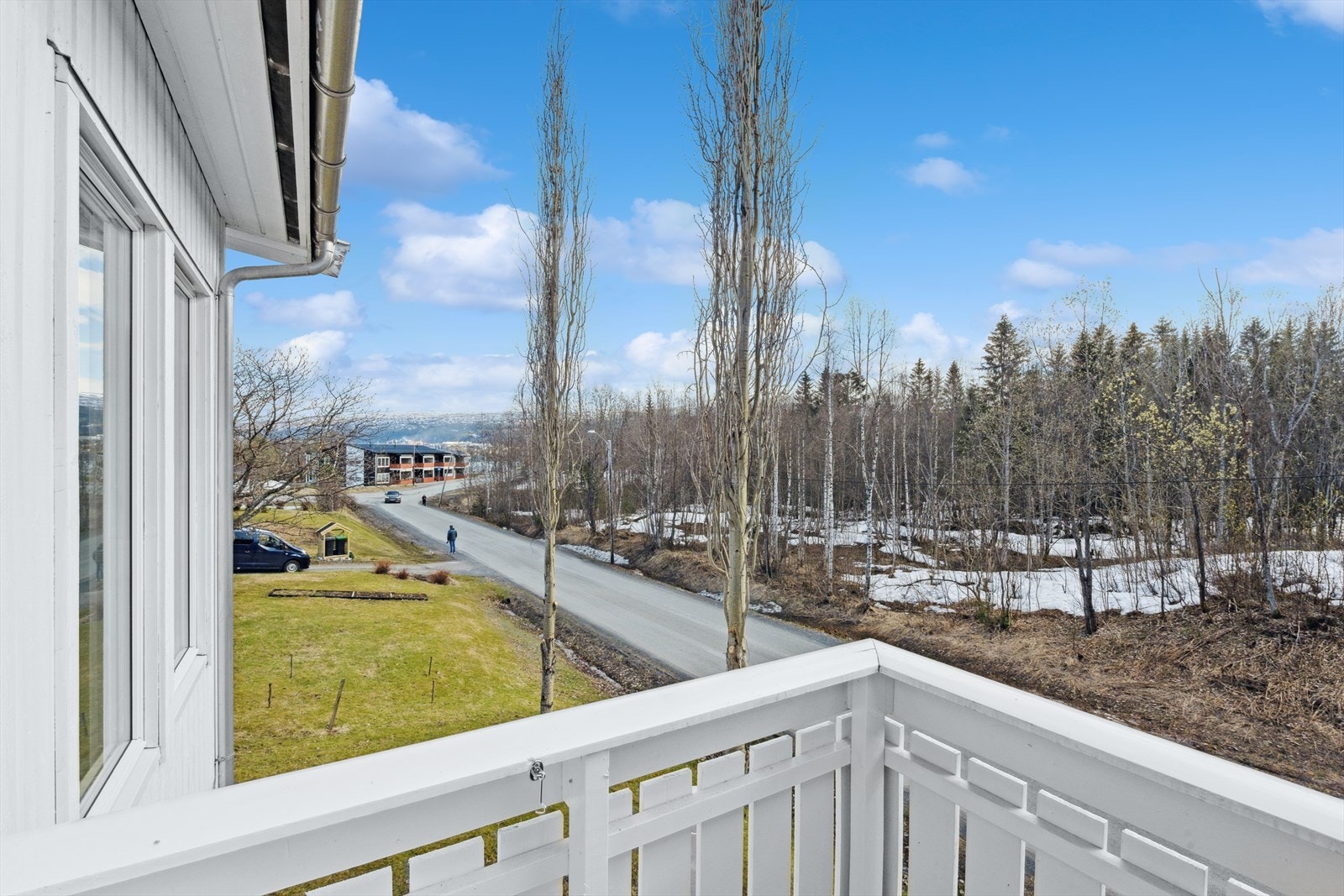 Sør-vest vendt balkong med gode solforhold. Galleribilde