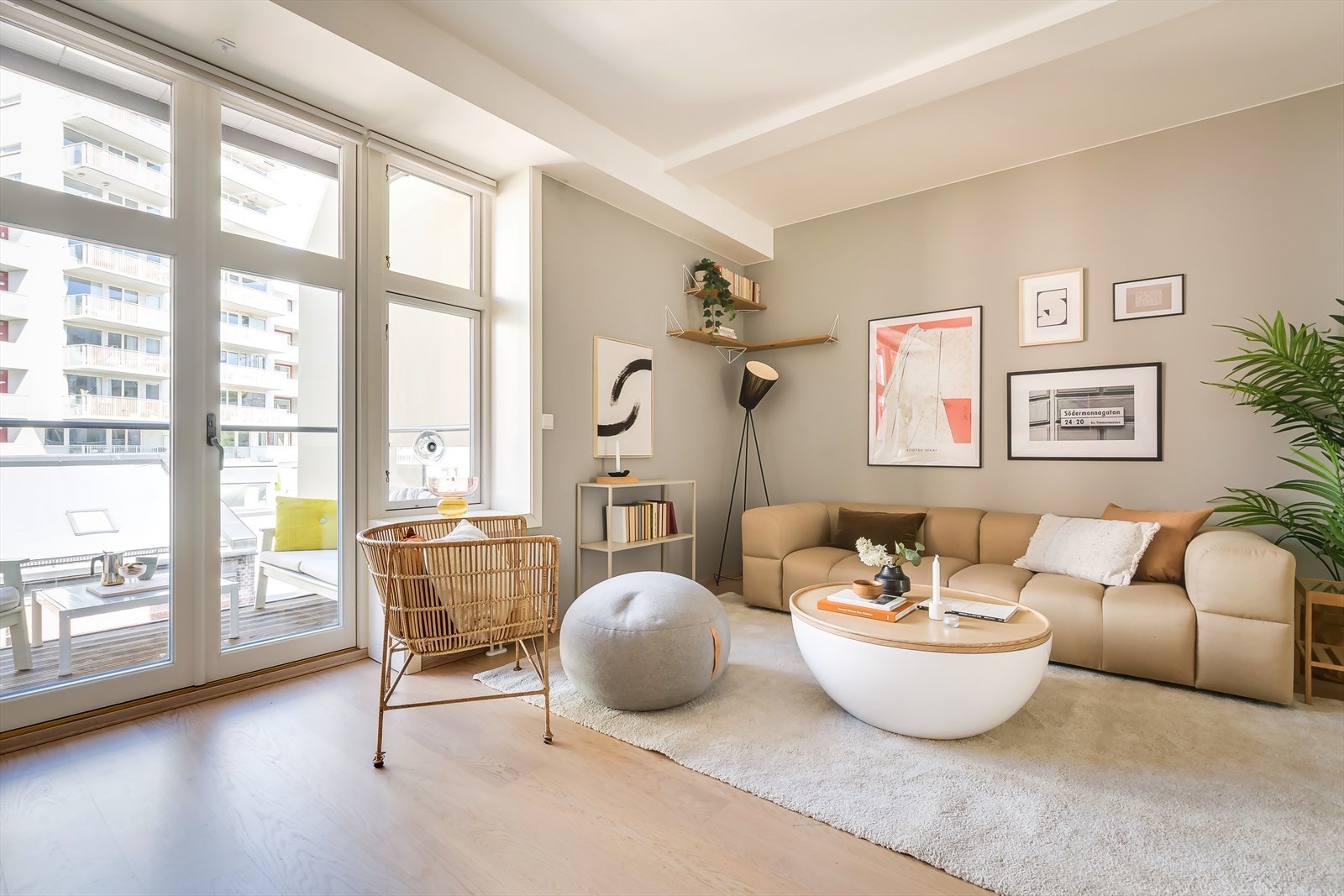 Romslig stueløsning med god plass til deg og dine Galleribilde