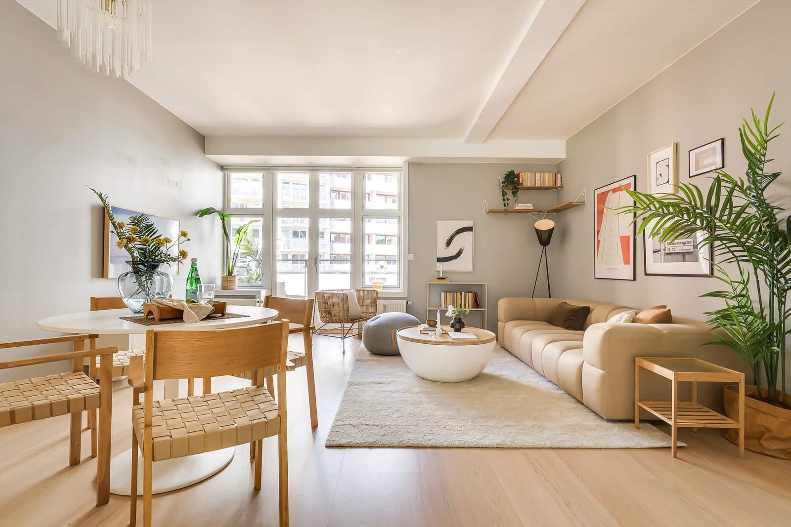 Gjennomgående bolig med store vindusflater og takhøyde på 2,75 meter - Denne bør oppleves! Galleribilde