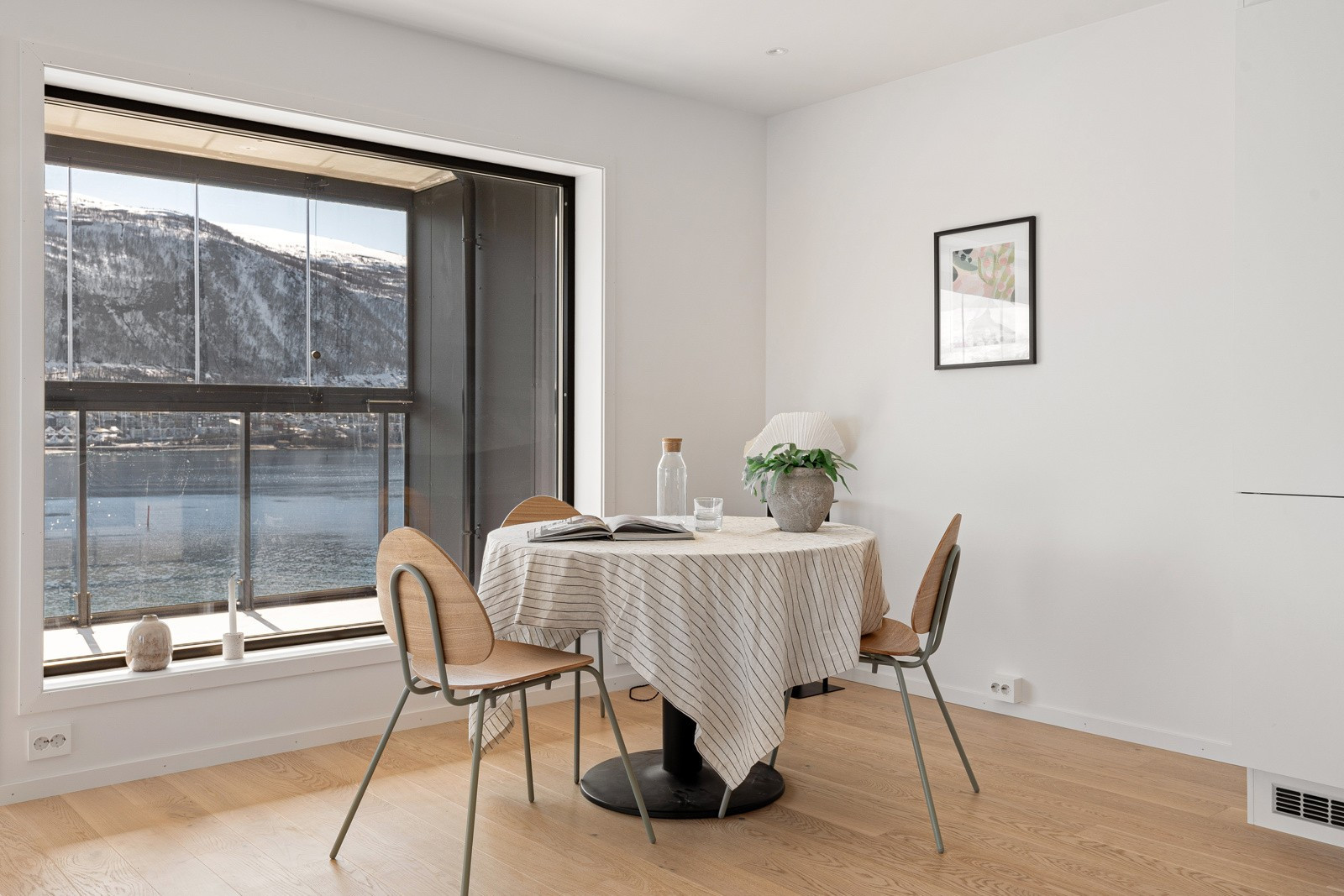 Styling fra tilsvarende leilighet 2.etasjer opp.