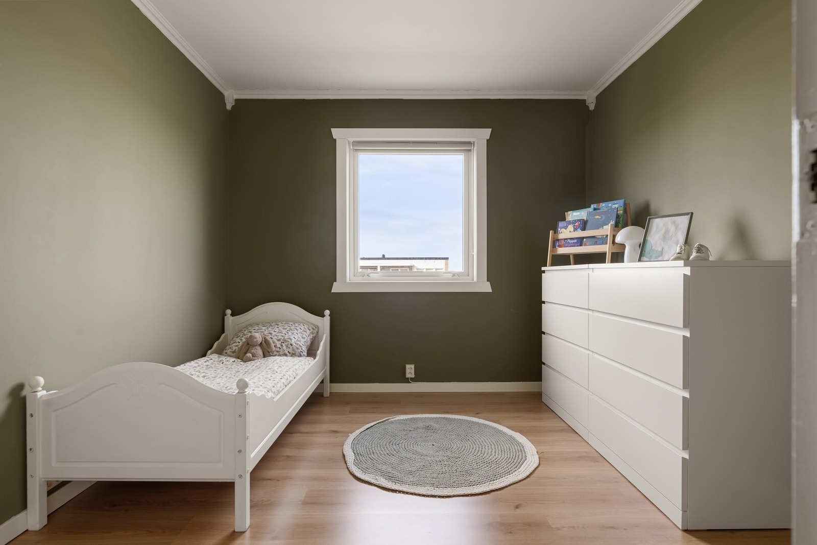 Soverom malt i en behagelig farge. Galleribilde