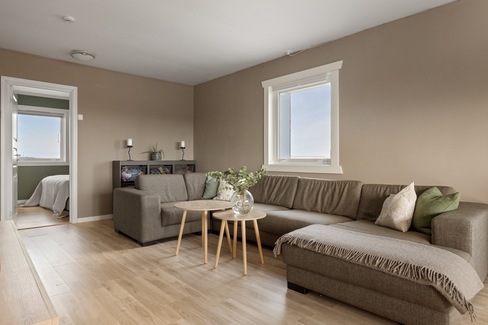 Plass til en stor sofa. Galleribilde