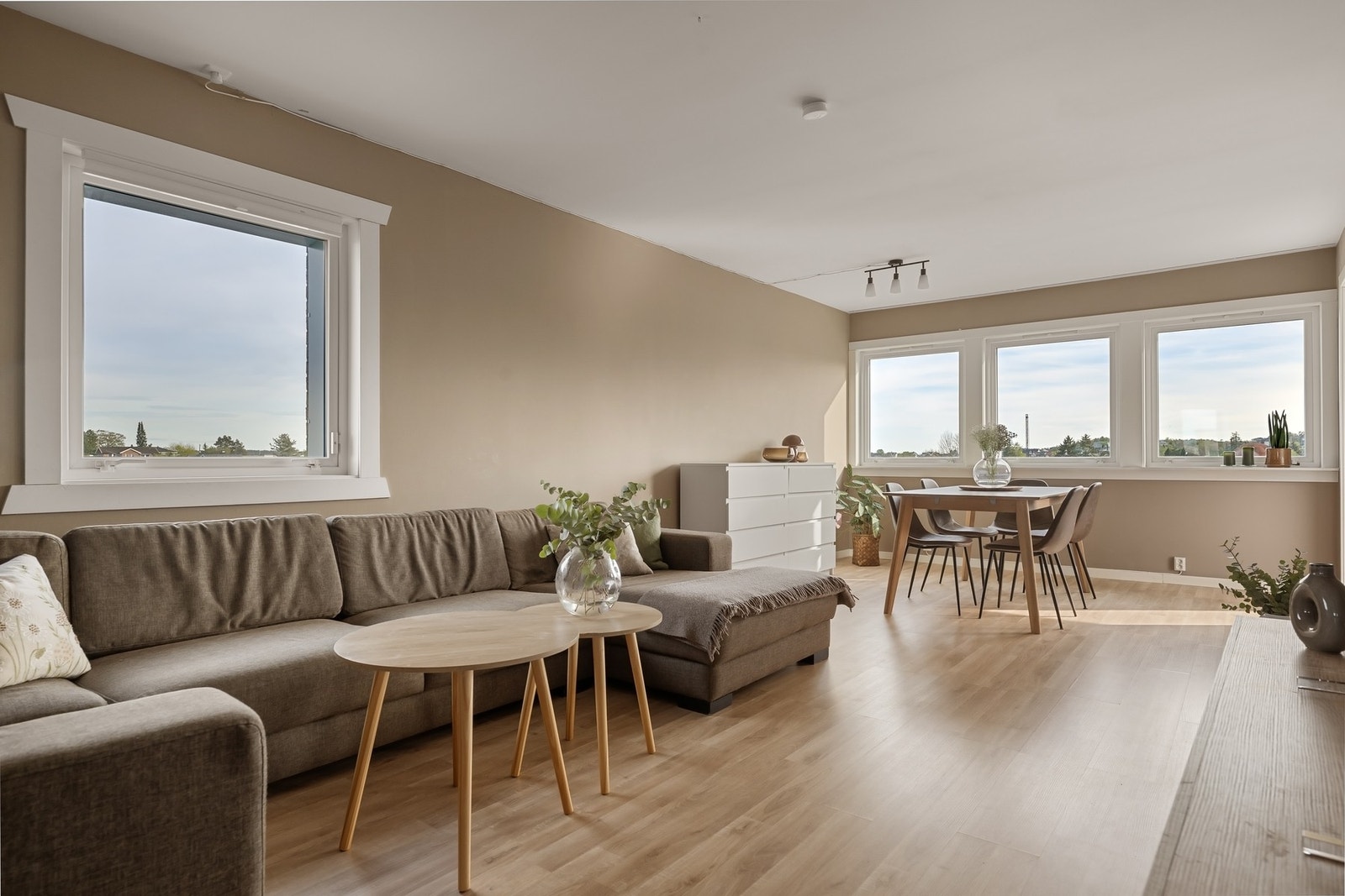 Velkommen til Østgårdveien 1C, presentert av ASK Meglerverket v/Jonas Olaussen! Galleribilde