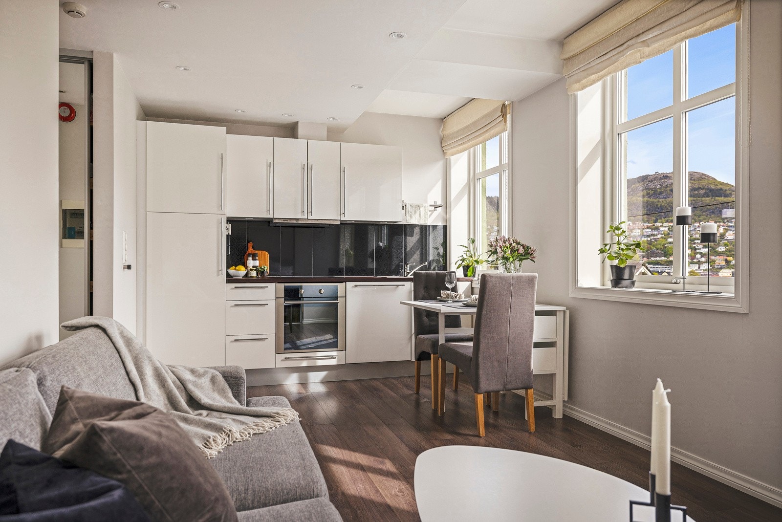 - Planløsningen gjør at du lett kan møblere med både sofa- og spisegruppe - Galleribilde