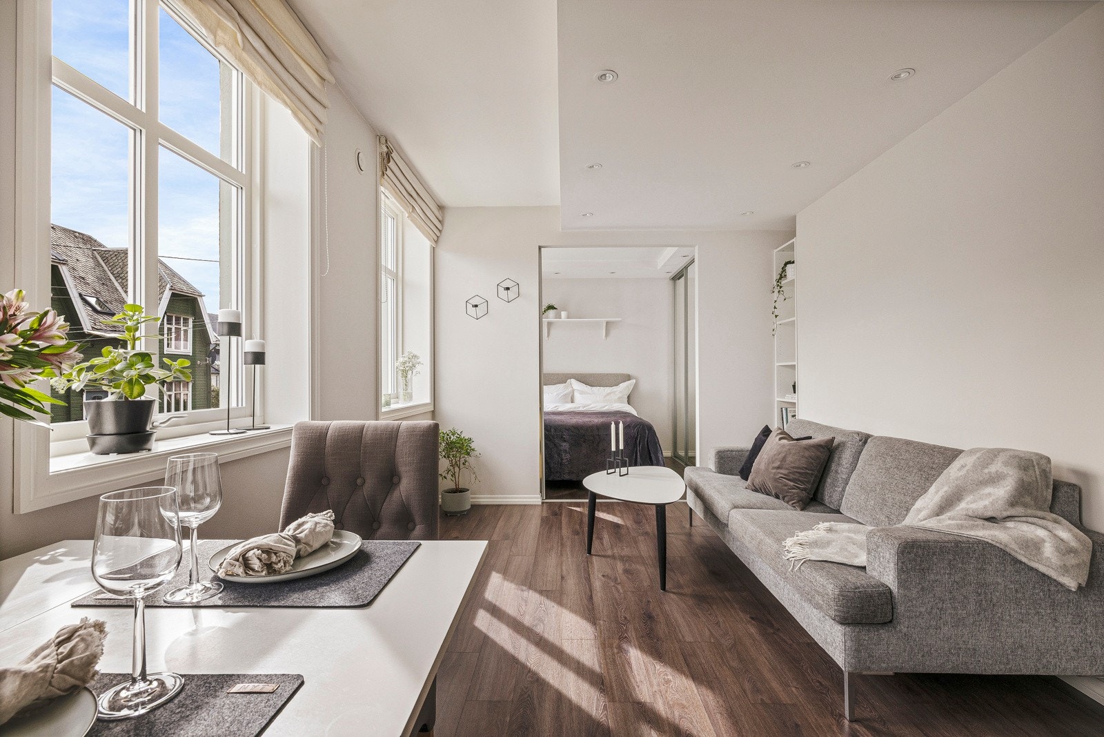 - Det er spotlights i himling, som gjelder for alle rom i leiligheten - Galleribilde