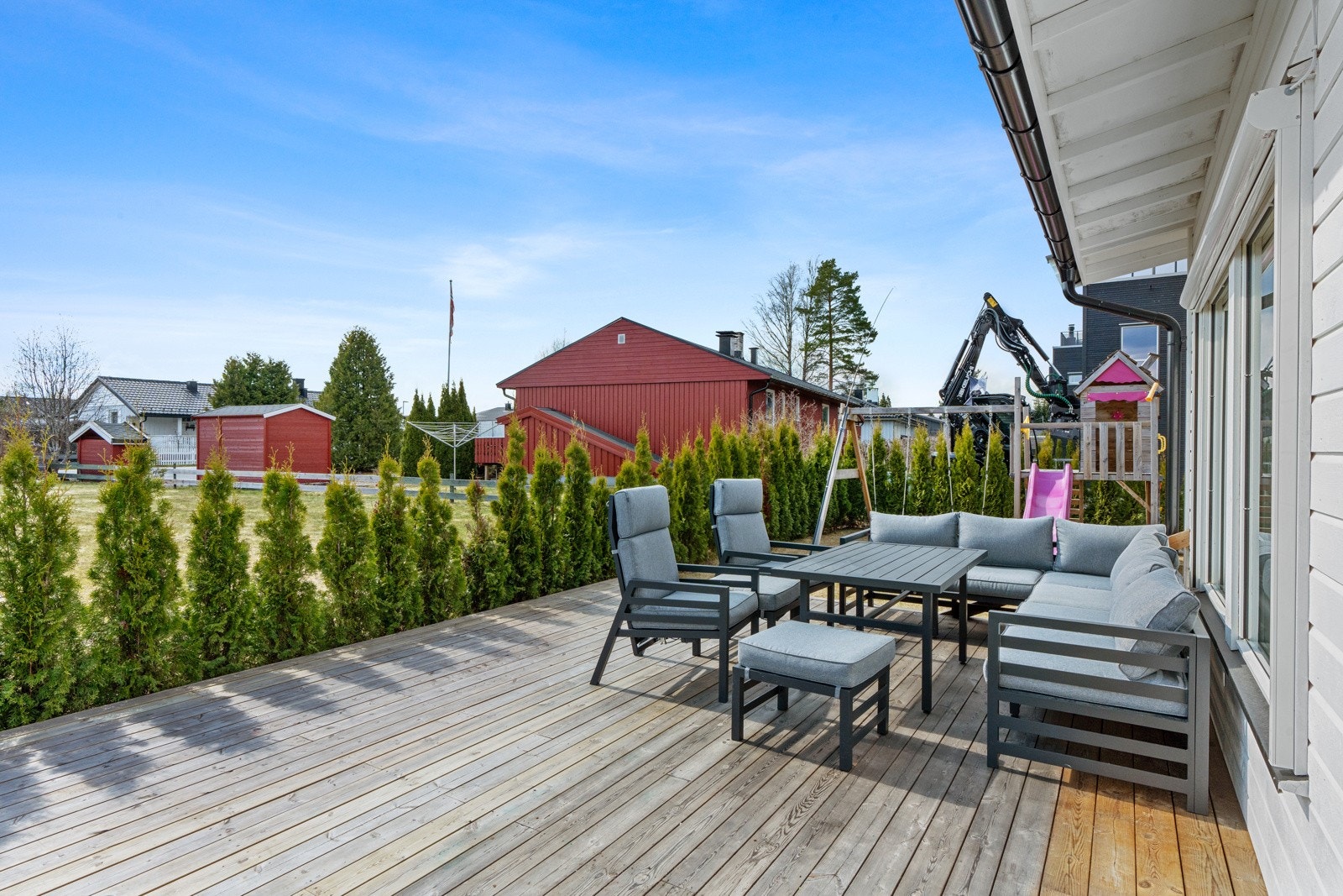 Stuen forlenges av en herlig terrasse på 66 kvm. Galleribilde