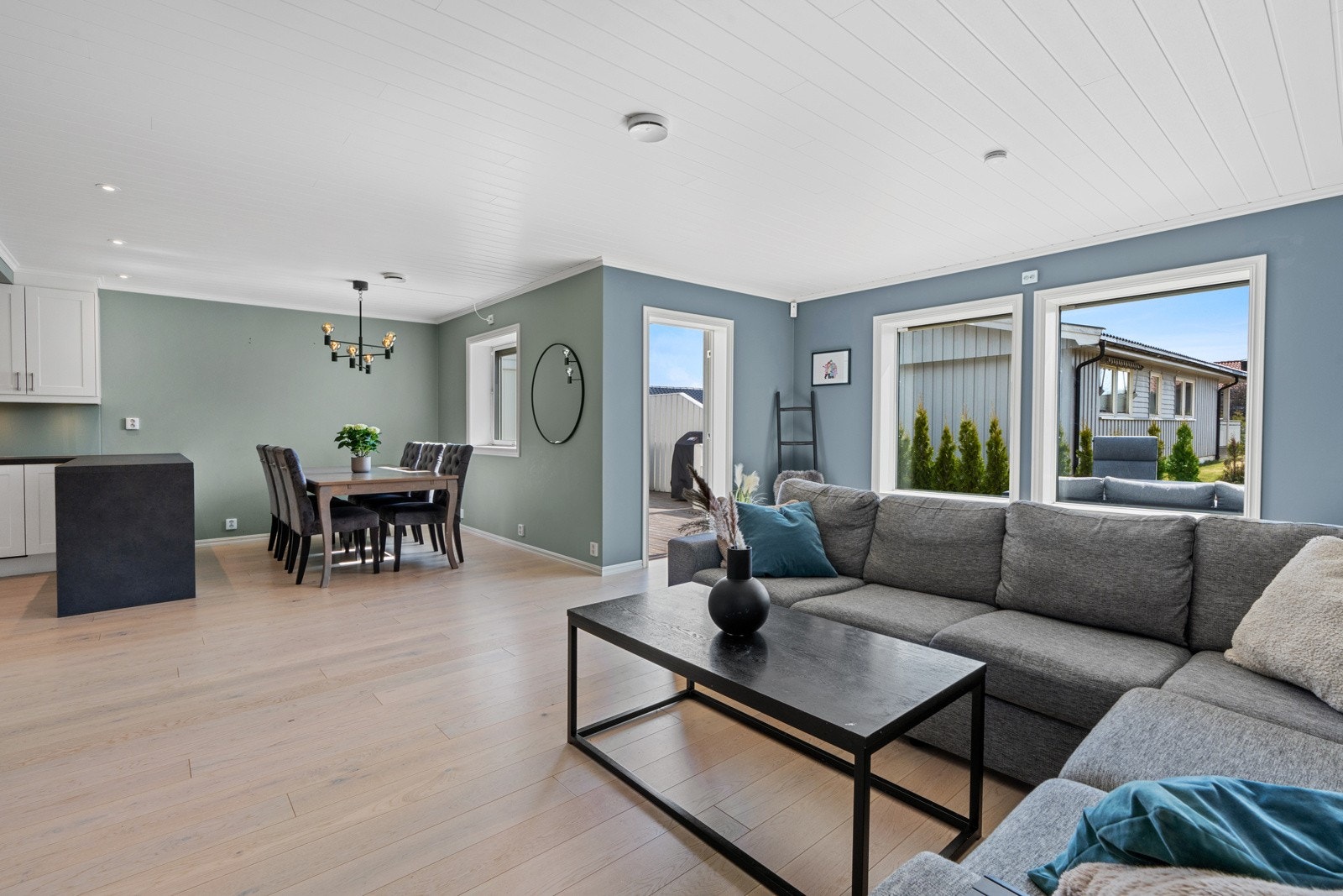 Moderne og innholdsrik familiebolig over 2 plan fra 2019! Galleribilde