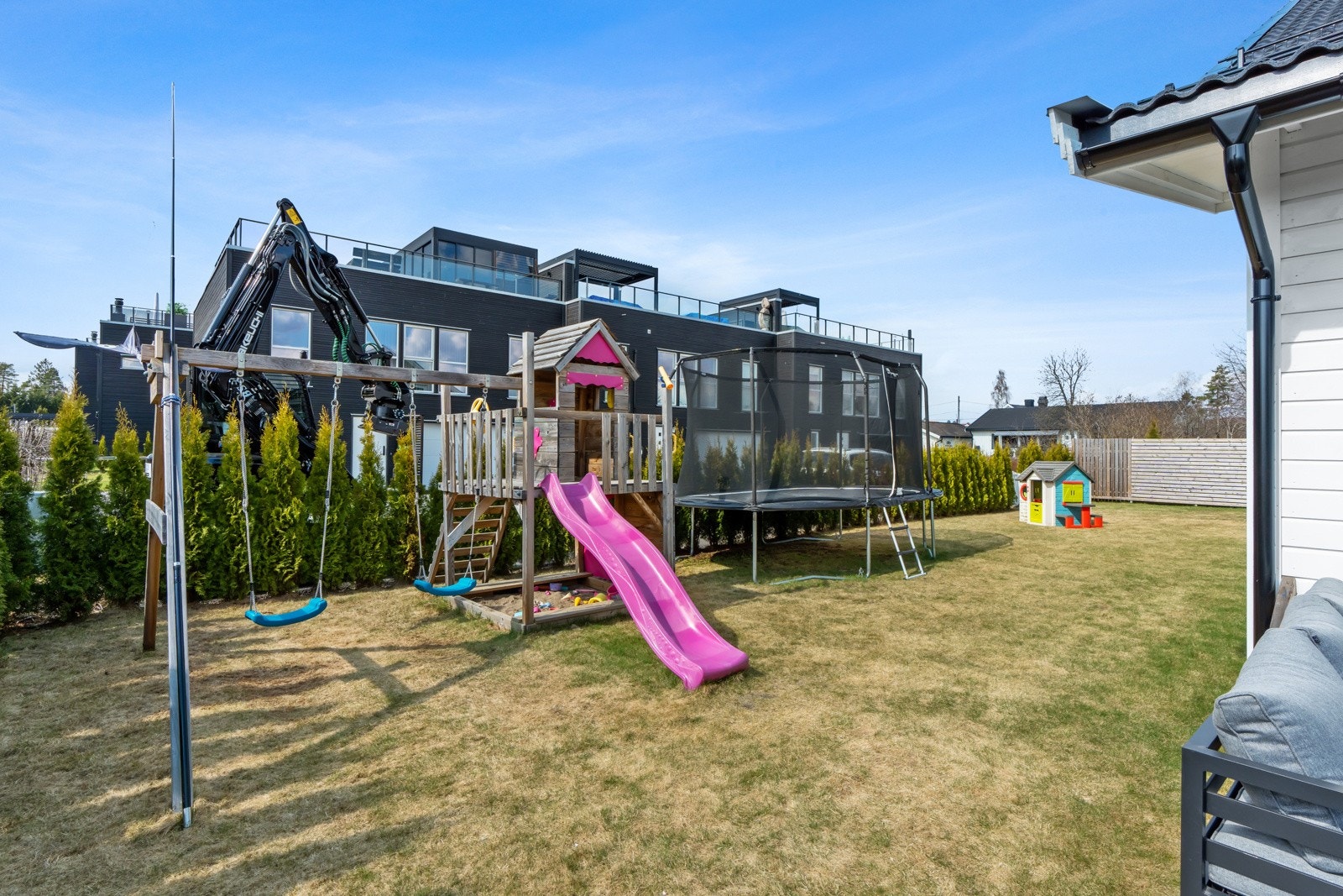 Fra terrassen er det videre adkomst til hagedel. Galleribilde