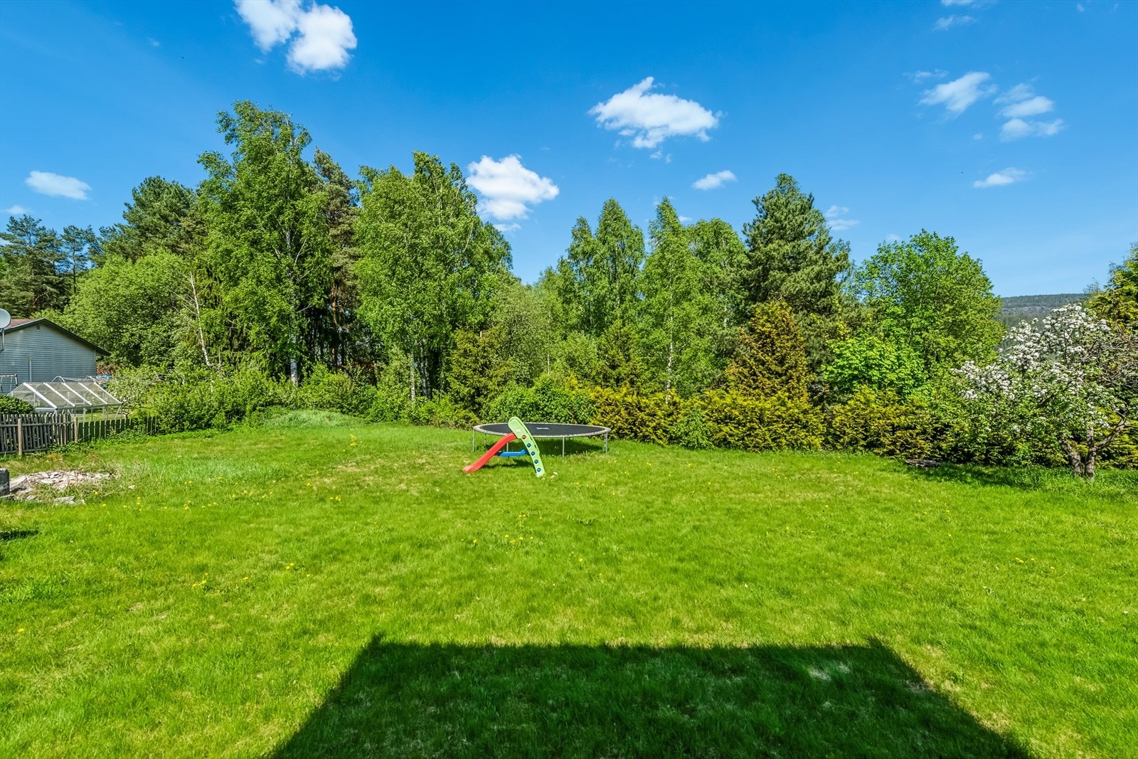 Tomten er av god størrelse. Galleribilde