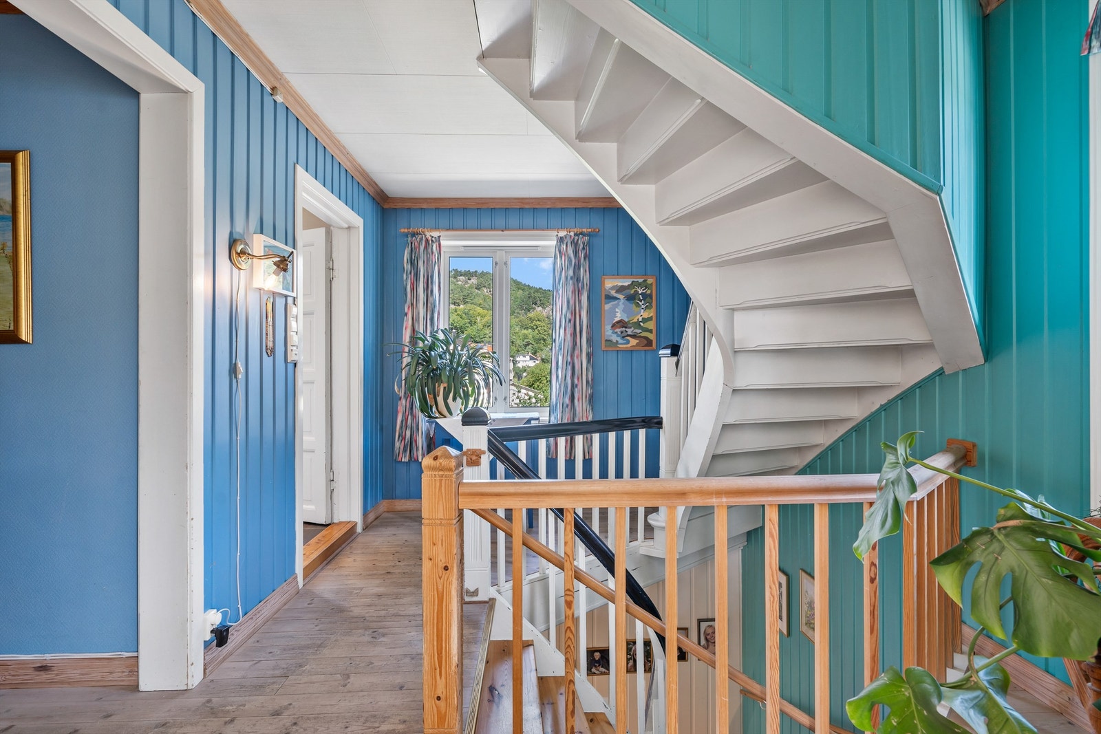 Trappeløp mellom etasjene, la oss ta en titt på 2.Etasje Galleribilde