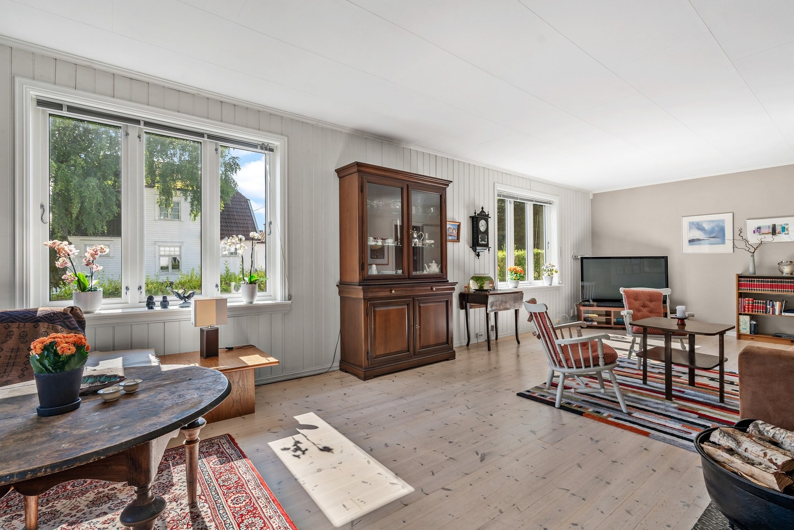 Hele 1 og 2.Etasje har nye selvrensende 2-lags Gilje vinduer med karmer av tre fra 2012 Galleribilde