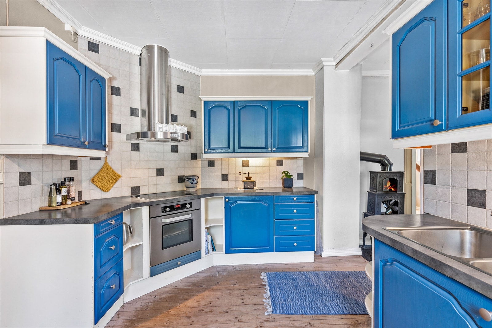 Godt med skap -og benkeplass Galleribilde