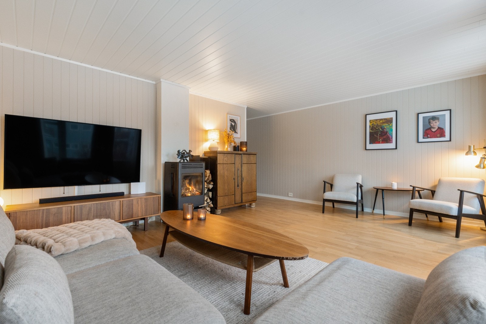 Vedovn som varmer godt og lenge på kalde vinterdager Galleribilde