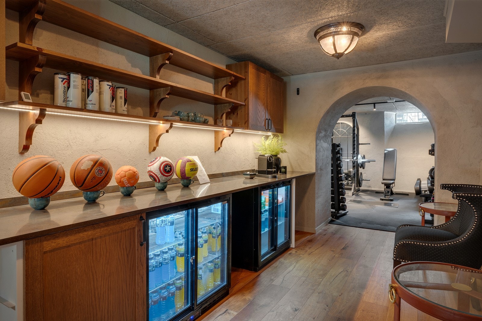 Ved medlemskap i Konow Club (fast månedsavgift, se konowbergen.no) får du også tilgang til lounge med kaffe, aviser og magasiner. Galleribilde