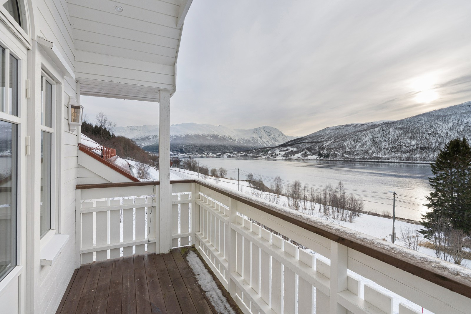 Her bor du i naturskjønne omgivelser kun en kort kjøretur fra Tromsø Sentrum.