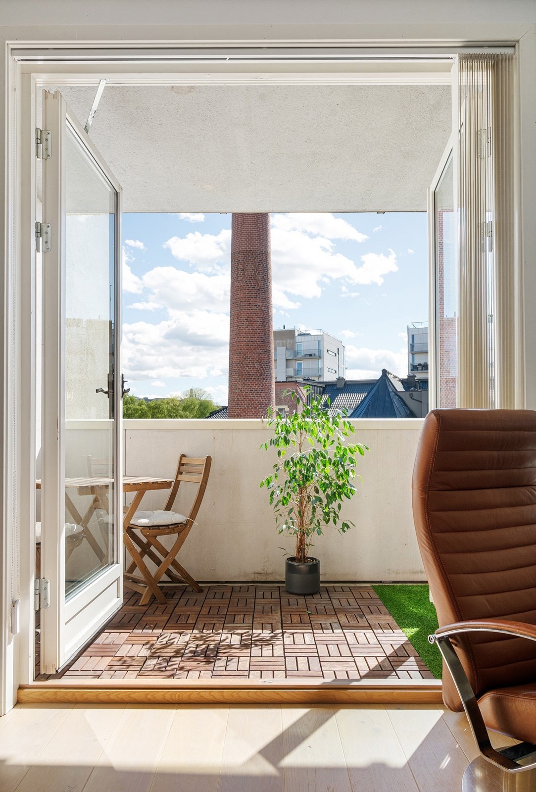 Fra stuen har man direkte adkomst til en nydelig balkong! Galleribilde